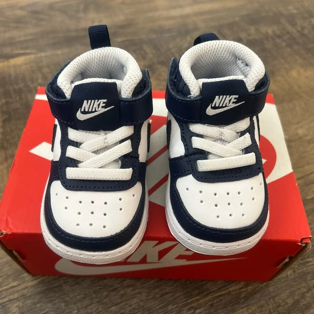 Nike Kids' Navy and White Sneakers - Picture 4 of 5